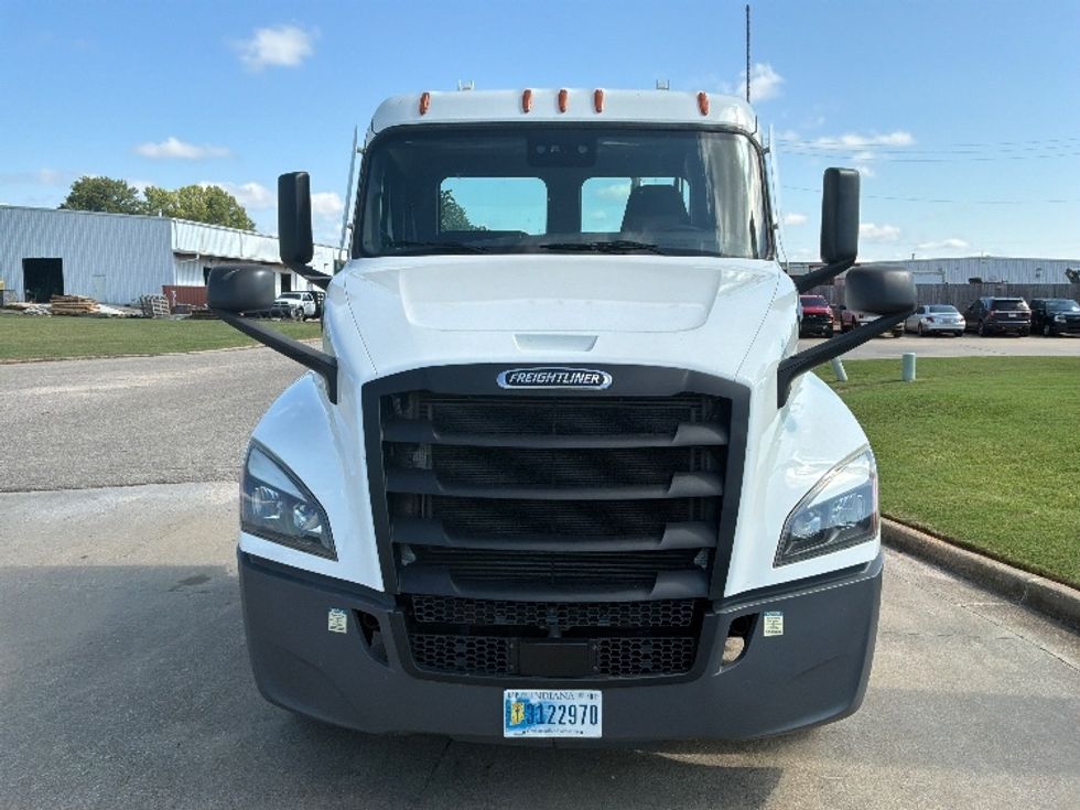 Day Cab Tractor-Heavy Duty Tractors-Freightliner-2022-T12664ST-Montgomery-AL-274,435\n\t\tmiles-$ 75,750 - Image 2