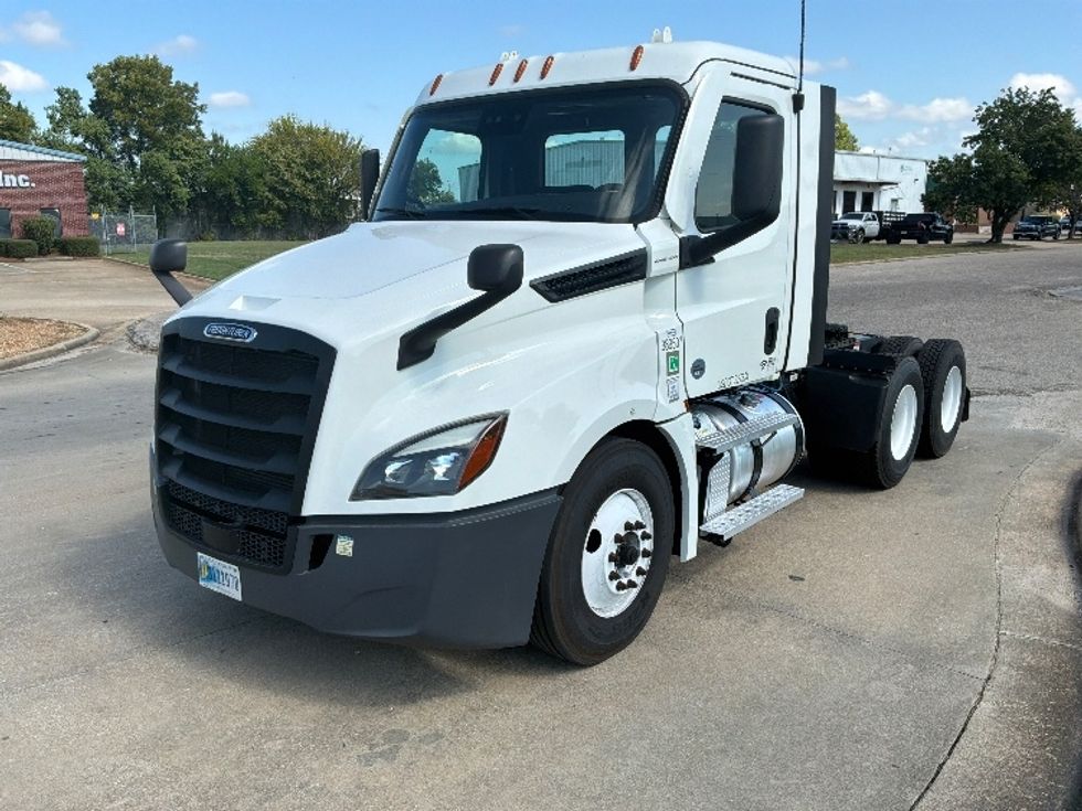 Day Cab Tractor-Heavy Duty Tractors-Freightliner-2022-T12664ST-Montgomery-AL-274,435\n\t\tmiles-$ 75,750 - Image 3