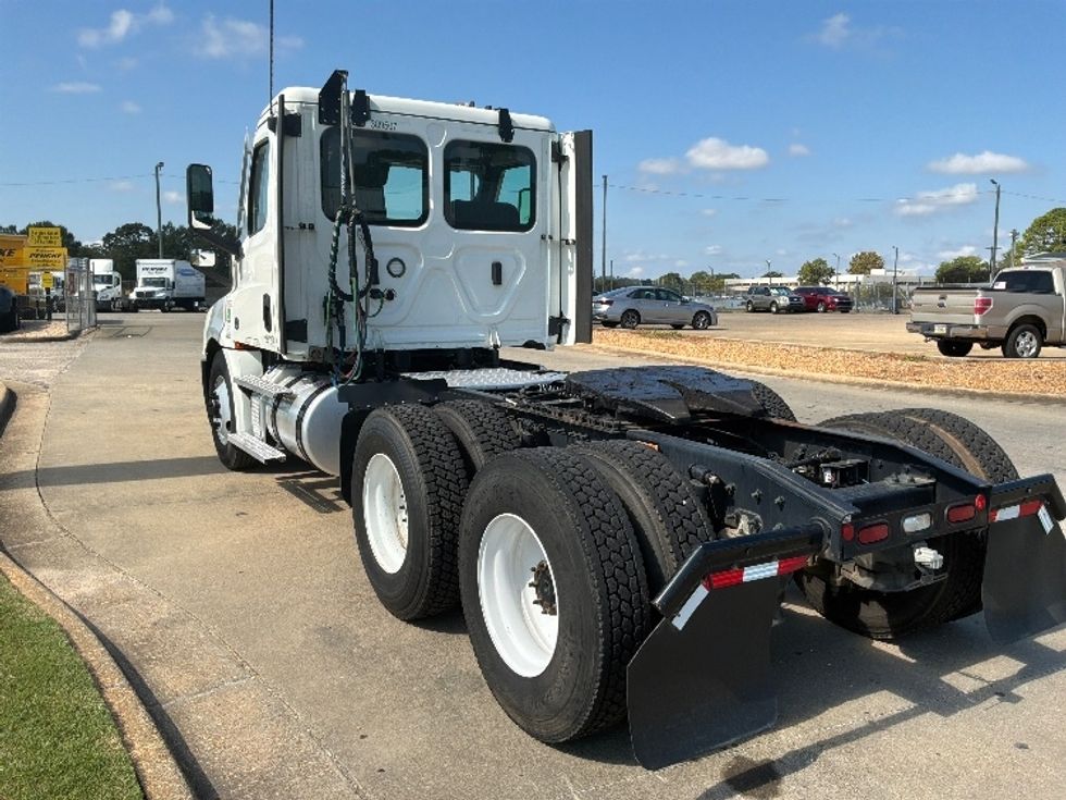 Day Cab Tractor-Heavy Duty Tractors-Freightliner-2022-T12664ST-Montgomery-AL-274,435\n\t\tmiles-$ 75,750 - Image 5