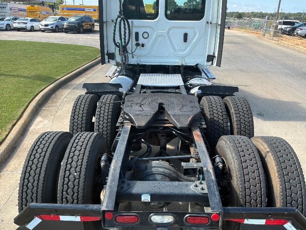 Day Cab Tractor-Heavy Duty Tractors-Freightliner-2022-T12664ST-Montgomery-AL-274,435\n\t\tmiles-$ 75,750 - Image 6