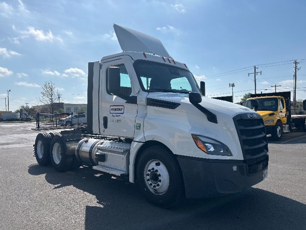 Day Cab Tractor-Heavy Duty Tractors-Freightliner-2022-T12664ST-Oklahoma City-OK-203,801\n\t\tmiles-$ 82,500 - Image 1