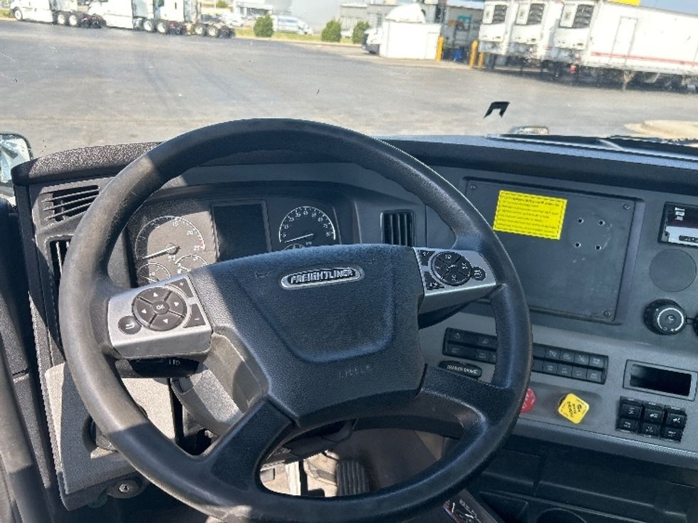 Day Cab Tractor-Heavy Duty Tractors-Freightliner-2022-T12664ST-Oklahoma City-OK-203,801\n\t\tmiles-$ 82,500 - Image 10
