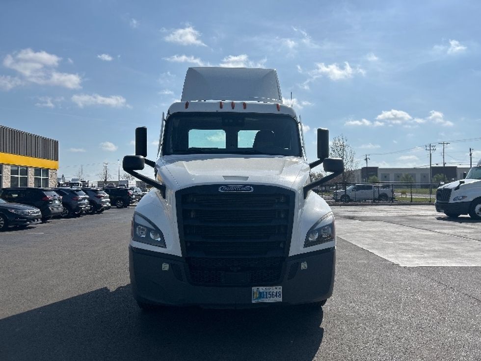 Day Cab Tractor-Heavy Duty Tractors-Freightliner-2022-T12664ST-Oklahoma City-OK-203,801\n\t\tmiles-$ 82,500 - Image 2