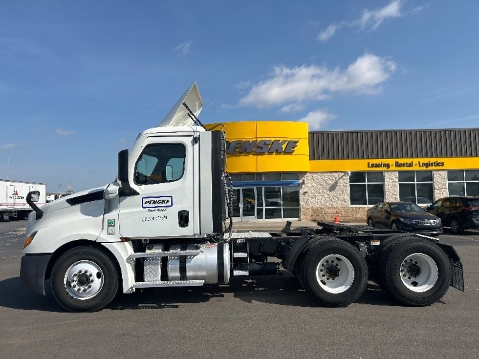 Day Cab Tractor-Heavy Duty Tractors-Freightliner-2022-T12664ST-Oklahoma City-OK-203,801\n\t\tmiles-$ 82,500 - Image 4