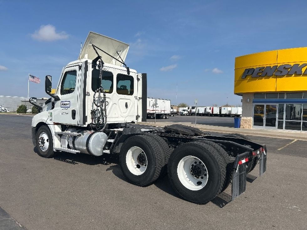 Day Cab Tractor-Heavy Duty Tractors-Freightliner-2022-T12664ST-Oklahoma City-OK-203,801\n\t\tmiles-$ 82,500 - Image 5
