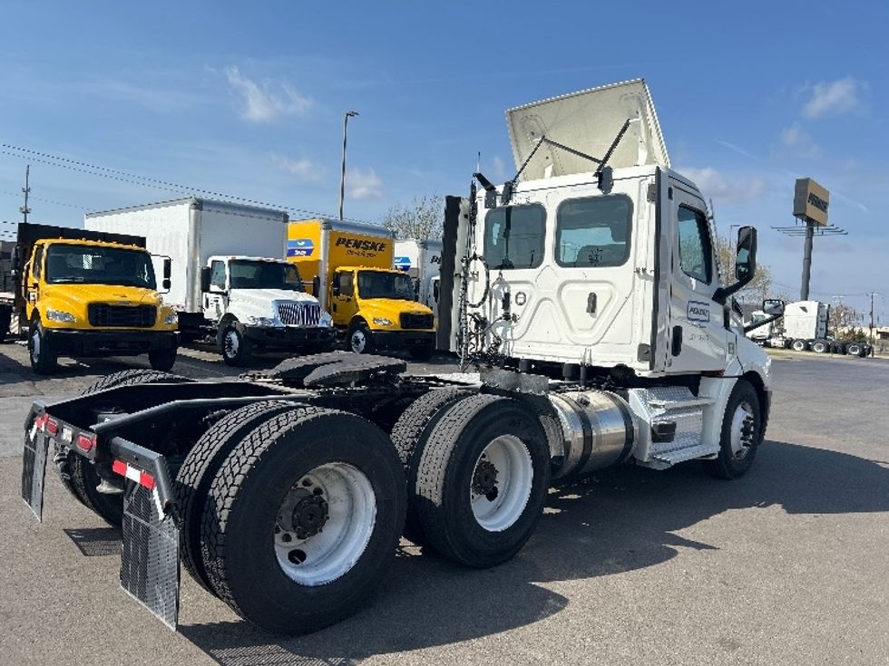 Day Cab Tractor-Heavy Duty Tractors-Freightliner-2022-T12664ST-Oklahoma City-OK-203,801\n\t\tmiles-$ 82,500 - Image 7