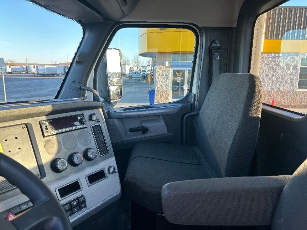 Day Cab Tractor-Heavy Duty Tractors-Freightliner-2022-T12664ST-Oklahoma City-OK-219,877\n\t\tmiles-$ 80,500 - Image 11