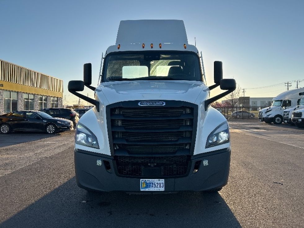 Day Cab Tractor-Heavy Duty Tractors-Freightliner-2022-T12664ST-Oklahoma City-OK-219,877\n\t\tmiles-$ 80,500 - Image 2
