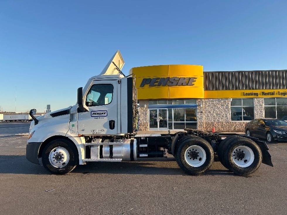 Day Cab Tractor-Heavy Duty Tractors-Freightliner-2022-T12664ST-Oklahoma City-OK-219,877\n\t\tmiles-$ 80,500 - Image 4