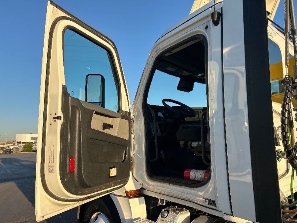 Day Cab Tractor-Heavy Duty Tractors-Freightliner-2022-T12664ST-Oklahoma City-OK-219,877\n\t\tmiles-$ 80,500 - Image 9