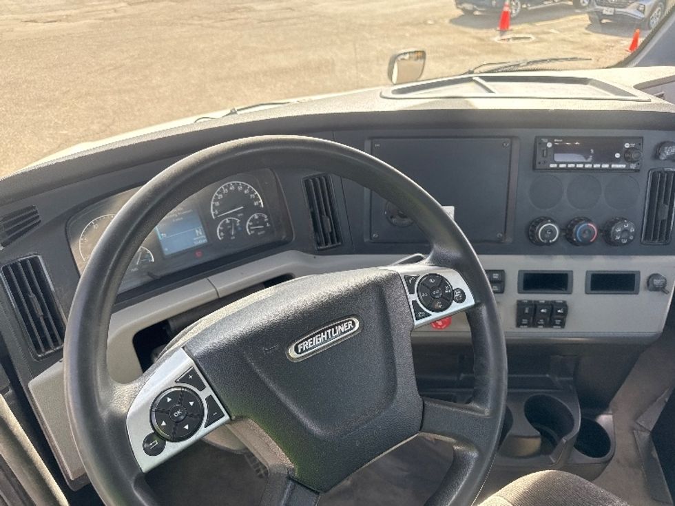 Day Cab Tractor-Heavy Duty Tractors-Freightliner-2022-T12664ST-Omaha-NE-317,714\n\t\tmiles-$ 73,500 - Image 11