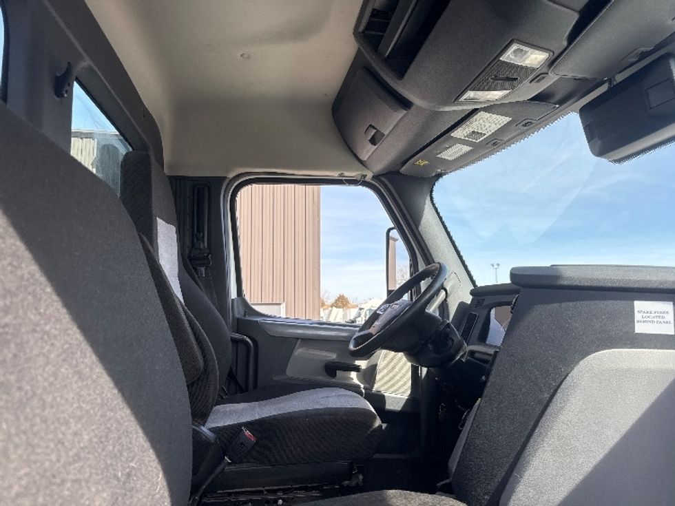 Day Cab Tractor-Heavy Duty Tractors-Freightliner-2022-T12664ST-Omaha-NE-317,714\n\t\tmiles-$ 73,500 - Image 14