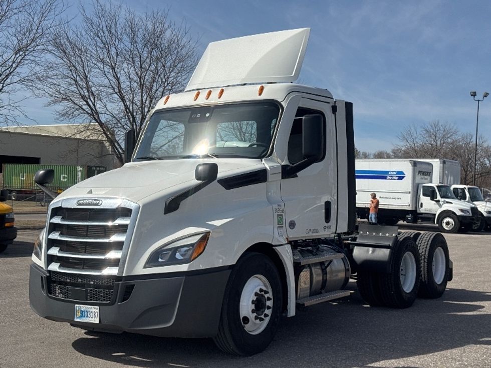 Day Cab Tractor-Heavy Duty Tractors-Freightliner-2022-T12664ST-Omaha-NE-317,714\n\t\tmiles-$ 73,500 - Image 3