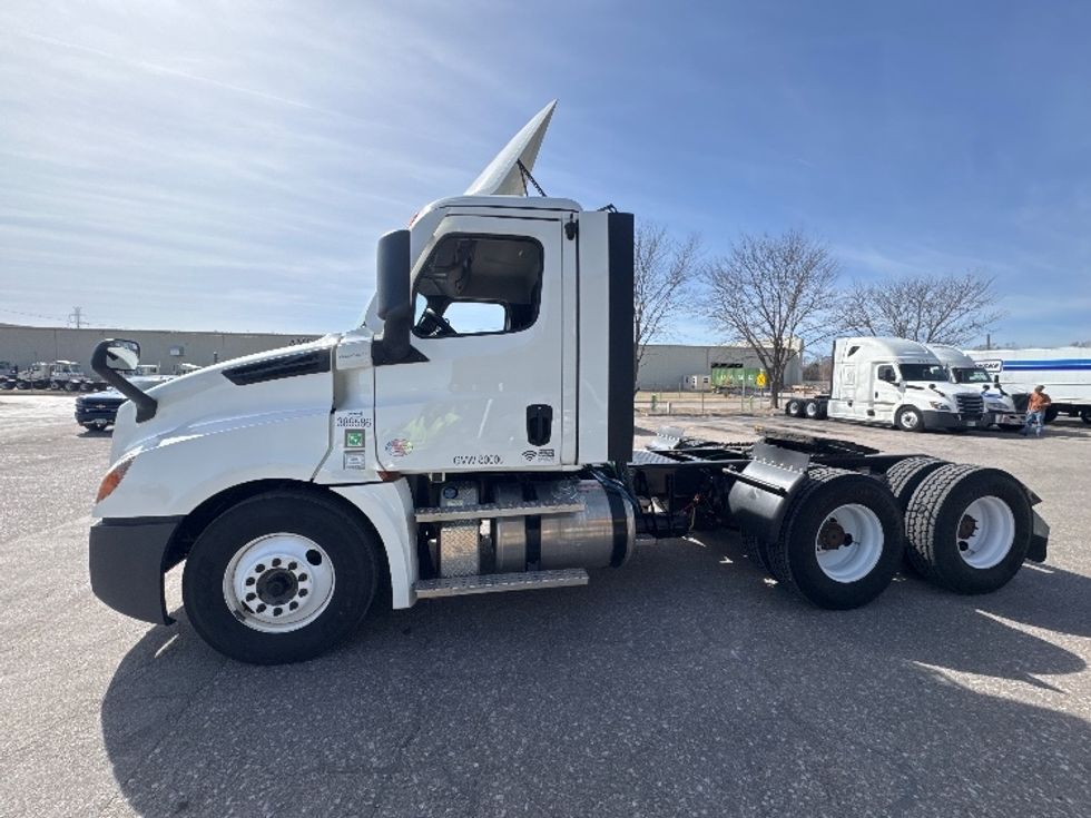 Day Cab Tractor-Heavy Duty Tractors-Freightliner-2022-T12664ST-Omaha-NE-317,714\n\t\tmiles-$ 73,500 - Image 4