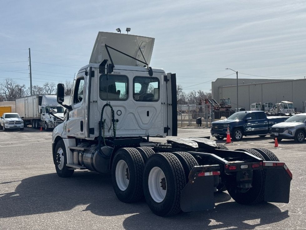Day Cab Tractor-Heavy Duty Tractors-Freightliner-2022-T12664ST-Omaha-NE-317,714\n\t\tmiles-$ 73,500 - Image 5