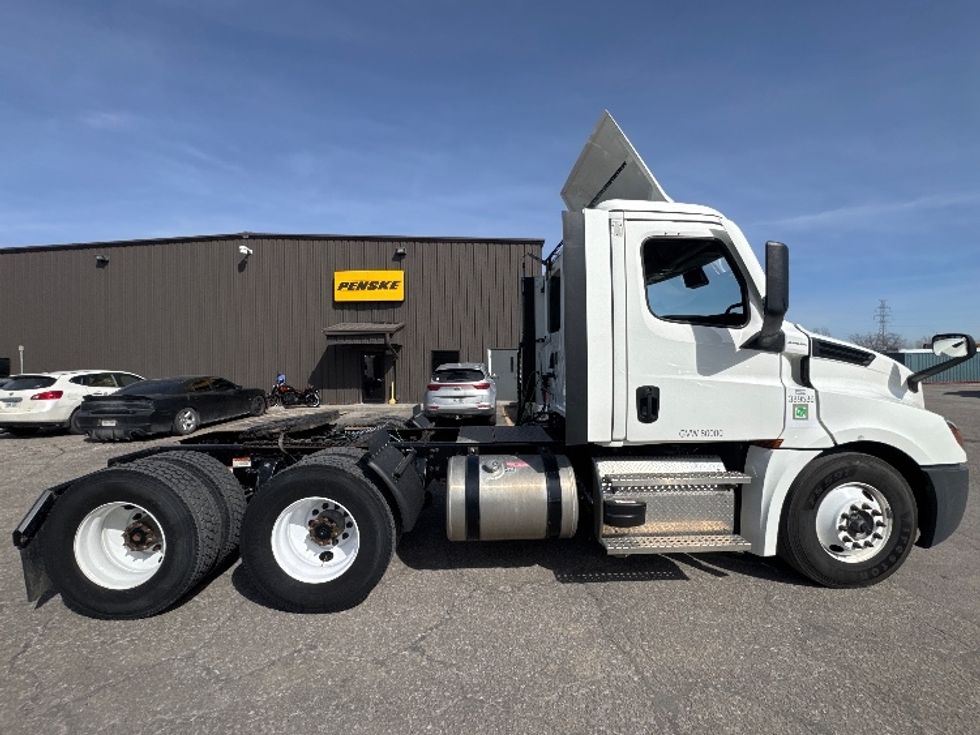 Day Cab Tractor-Heavy Duty Tractors-Freightliner-2022-T12664ST-Omaha-NE-317,714\n\t\tmiles-$ 73,500 - Image 8