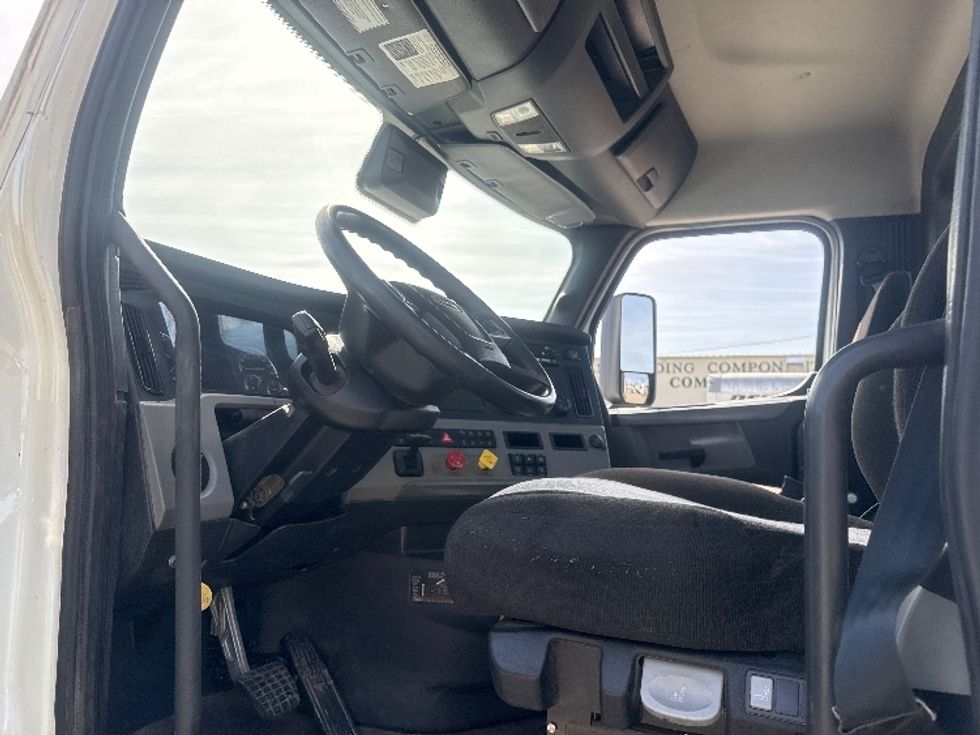 Day Cab Tractor-Heavy Duty Tractors-Freightliner-2022-T12664ST-Omaha-NE-317,714\n\t\tmiles-$ 73,500 - Image 9
