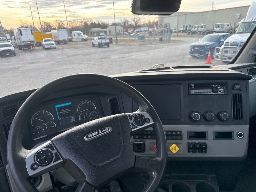 Day Cab Tractor-Heavy Duty Tractors-Freightliner-2022-T12664ST-Omaha-NE-374,120\n\t\tmiles-$ 69,000 - Image 11