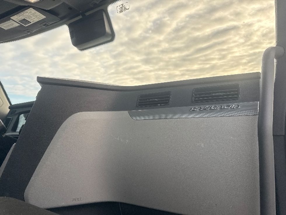 Day Cab Tractor-Heavy Duty Tractors-Freightliner-2022-T12664ST-Omaha-NE-374,120\n\t\tmiles-$ 69,000 - Image 13