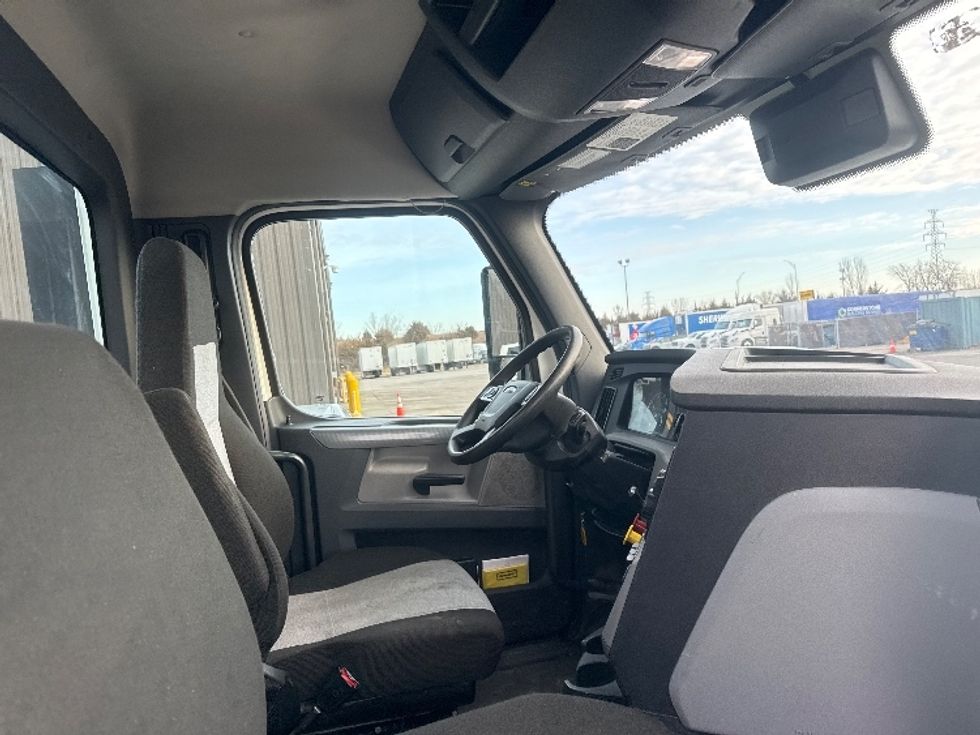 Day Cab Tractor-Heavy Duty Tractors-Freightliner-2022-T12664ST-Omaha-NE-374,120\n\t\tmiles-$ 69,000 - Image 14