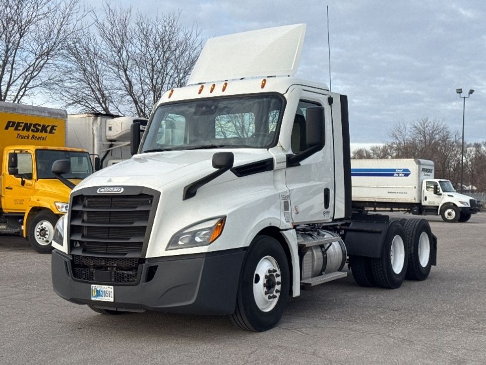 Day Cab Tractor-Heavy Duty Tractors-Freightliner-2022-T12664ST-Omaha-NE-374,120\n\t\tmiles-$ 69,000 - Image 3
