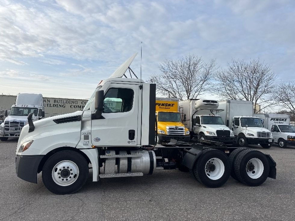 Day Cab Tractor-Heavy Duty Tractors-Freightliner-2022-T12664ST-Omaha-NE-374,120\n\t\tmiles-$ 69,000 - Image 4
