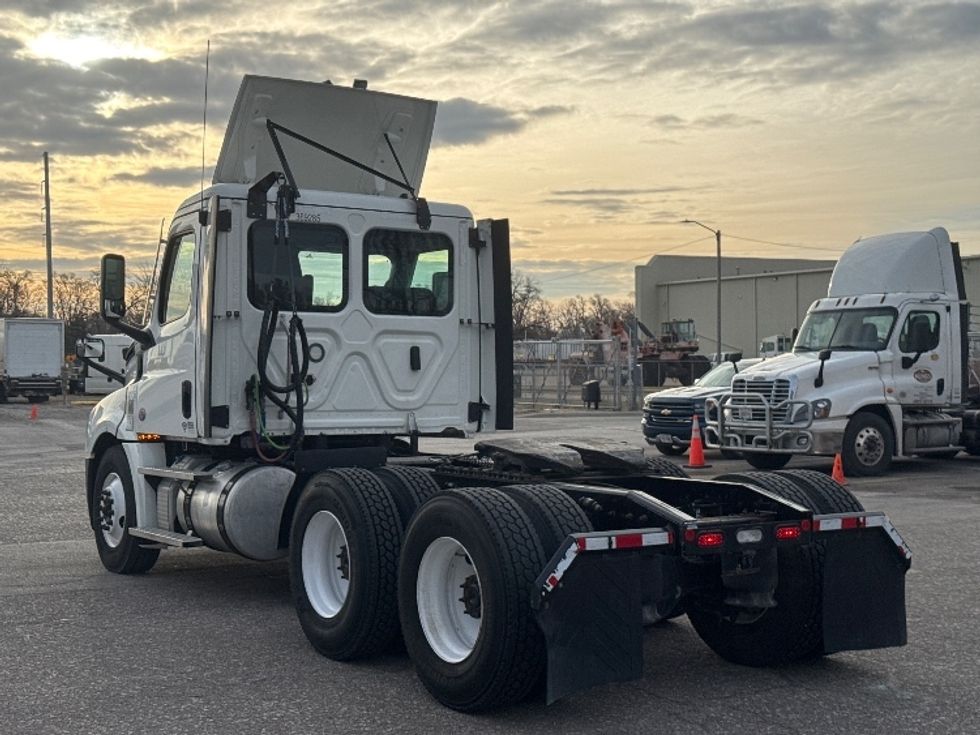 Day Cab Tractor-Heavy Duty Tractors-Freightliner-2022-T12664ST-Omaha-NE-374,120\n\t\tmiles-$ 69,000 - Image 5