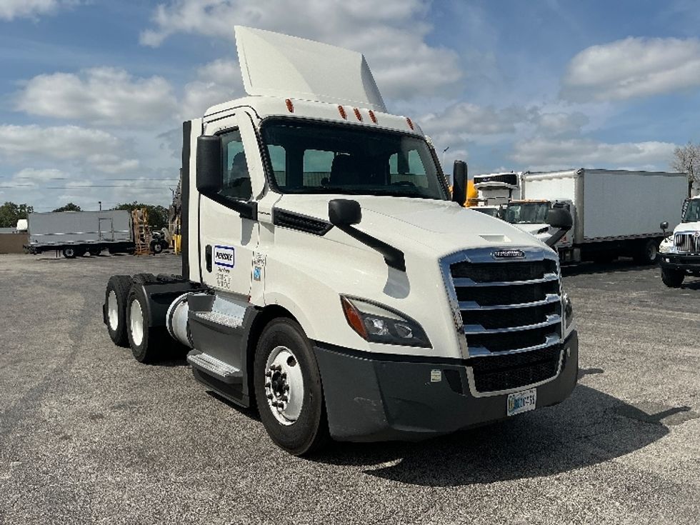 2018 Freightliner Cascadia 126" Day cab photo 15