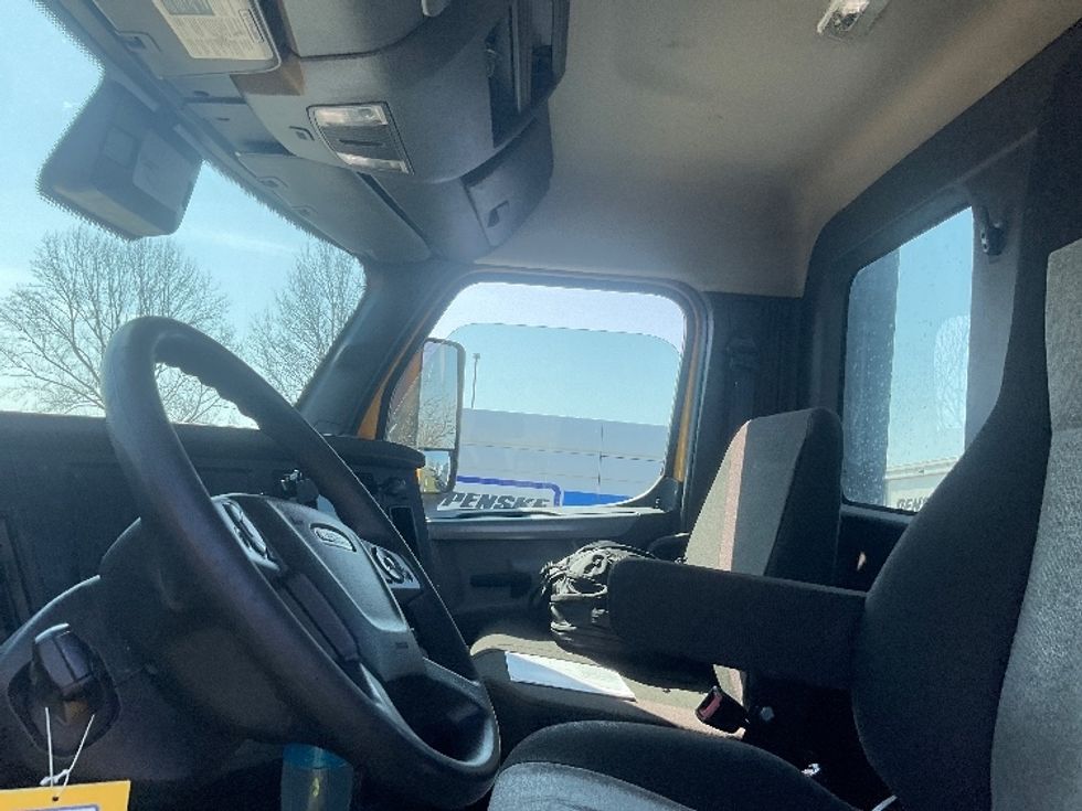 Day Cab Tractor-Heavy Duty Tractors-Freightliner-2022-T12664ST-Perrysburg-OH-574,706\n\t\tmiles-$ 33,750 - Image 10