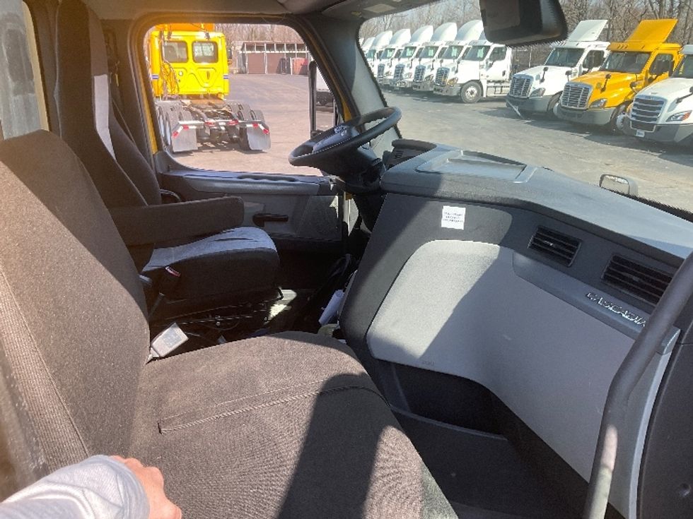 Day Cab Tractor-Heavy Duty Tractors-Freightliner-2022-T12664ST-Perrysburg-OH-574,706\n\t\tmiles-$ 33,750 - Image 14