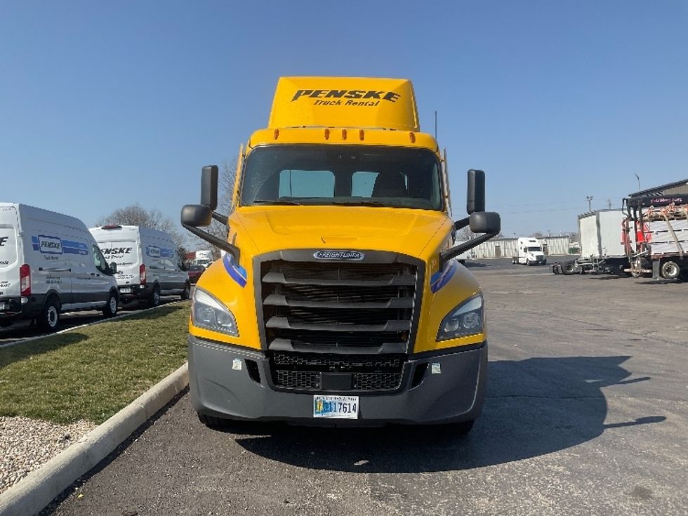 Day Cab Tractor-Heavy Duty Tractors-Freightliner-2022-T12664ST-Perrysburg-OH-574,706\n\t\tmiles-$ 33,750 - Image 2