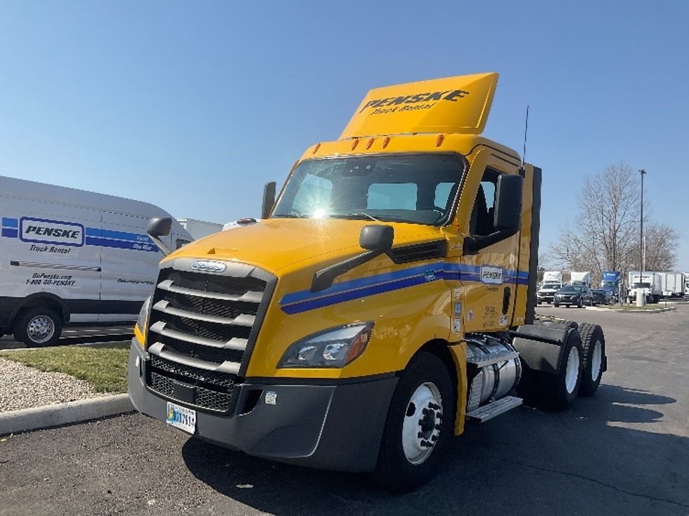 Day Cab Tractor-Heavy Duty Tractors-Freightliner-2022-T12664ST-Perrysburg-OH-574,706\n\t\tmiles-$ 33,750 - Image 3