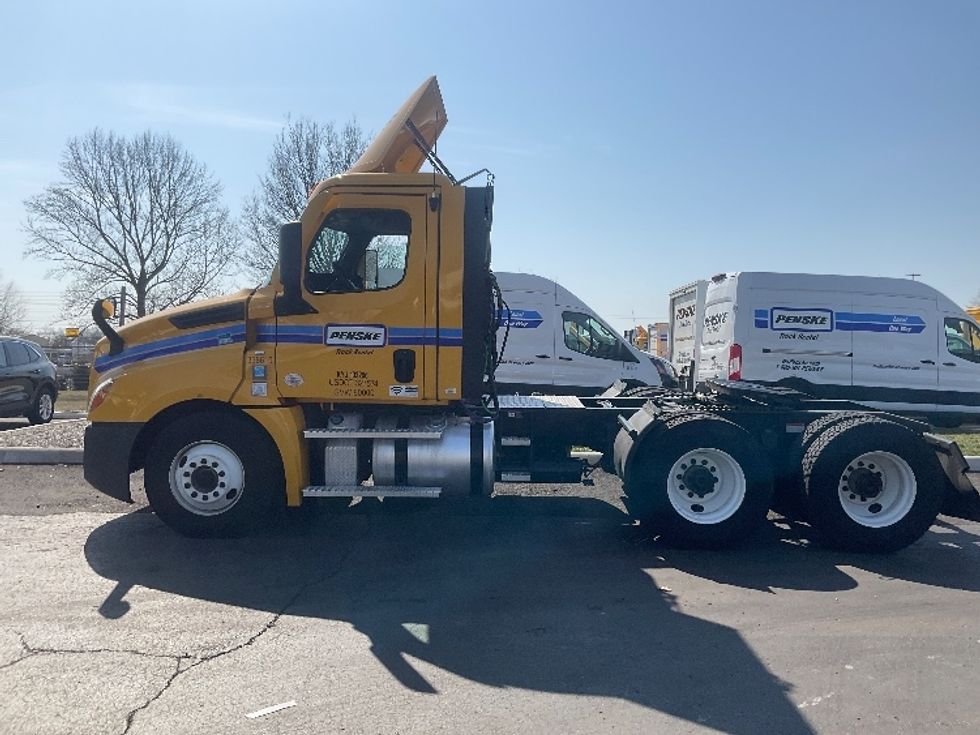 Day Cab Tractor-Heavy Duty Tractors-Freightliner-2022-T12664ST-Perrysburg-OH-574,706\n\t\tmiles-$ 33,750 - Image 4