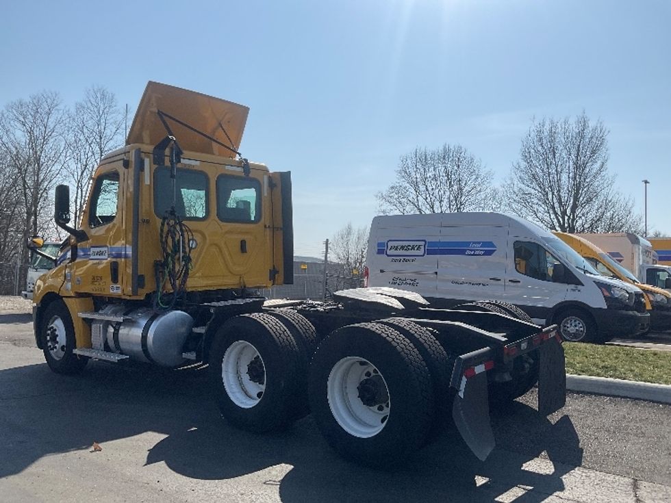 Day Cab Tractor-Heavy Duty Tractors-Freightliner-2022-T12664ST-Perrysburg-OH-574,706\n\t\tmiles-$ 33,750 - Image 5