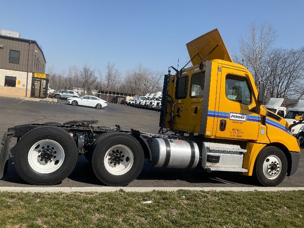 Day Cab Tractor-Heavy Duty Tractors-Freightliner-2022-T12664ST-Perrysburg-OH-574,706\n\t\tmiles-$ 33,750 - Image 8
