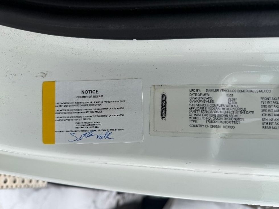 Day Cab Tractor-Heavy Duty Tractors-Freightliner-2022-T12664ST-Pewaukee-WI-741,235\n\t\tmiles-$ 29,000 - Image 17