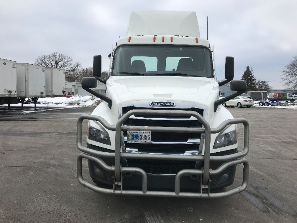 Day Cab Tractor-Heavy Duty Tractors-Freightliner-2022-T12664ST-Pewaukee-WI-741,235\n\t\tmiles-$ 29,000 - Image 2