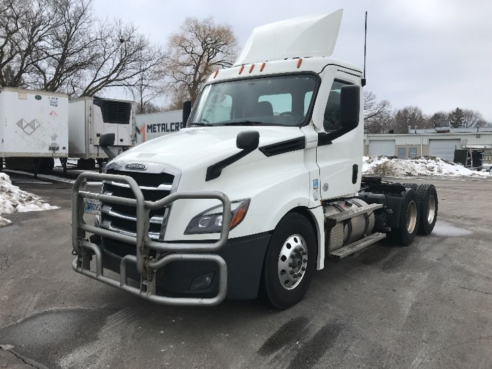 Day Cab Tractor-Heavy Duty Tractors-Freightliner-2022-T12664ST-Pewaukee-WI-741,235\n\t\tmiles-$ 29,000 - Image 3