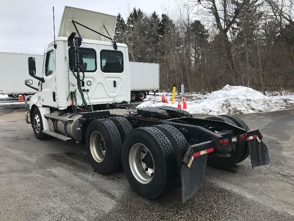 Day Cab Tractor-Heavy Duty Tractors-Freightliner-2022-T12664ST-Pewaukee-WI-741,235\n\t\tmiles-$ 29,000 - Image 5