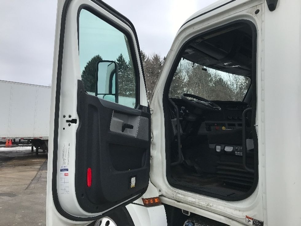 Day Cab Tractor-Heavy Duty Tractors-Freightliner-2022-T12664ST-Pewaukee-WI-741,235\n\t\tmiles-$ 29,000 - Image 9