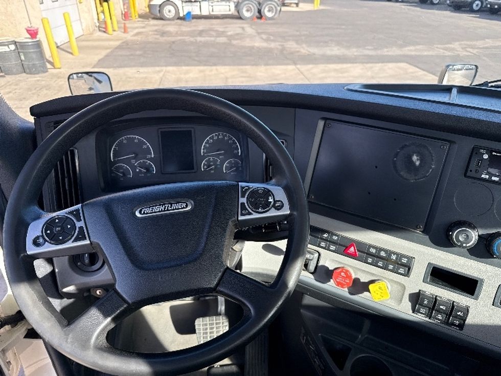 Day Cab Tractor-Heavy Duty Tractors-Freightliner-2022-T12664ST-Phoenix-AZ-388,035\n\t\tmiles-$ 67,000 - Image 11