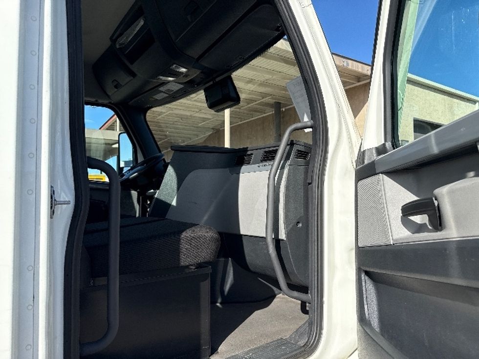 Day Cab Tractor-Heavy Duty Tractors-Freightliner-2022-T12664ST-Phoenix-AZ-388,035\n\t\tmiles-$ 67,000 - Image 12