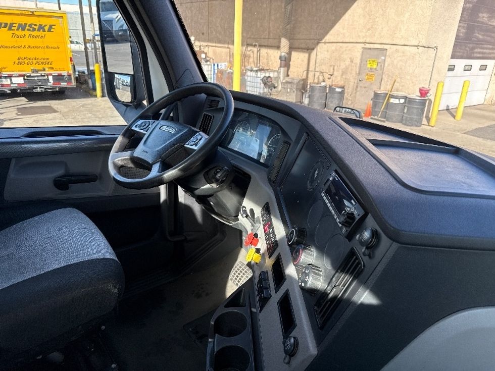 Day Cab Tractor-Heavy Duty Tractors-Freightliner-2022-T12664ST-Phoenix-AZ-388,035\n\t\tmiles-$ 67,000 - Image 14