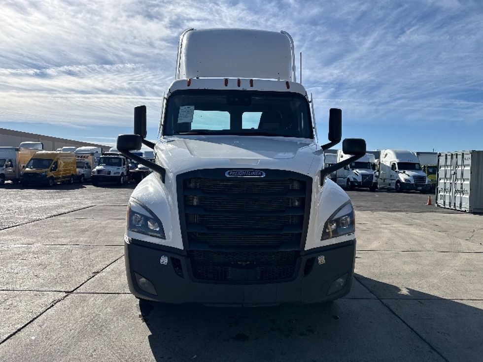 Day Cab Tractor-Heavy Duty Tractors-Freightliner-2022-T12664ST-Phoenix-AZ-388,035\n\t\tmiles-$ 67,000 - Image 2