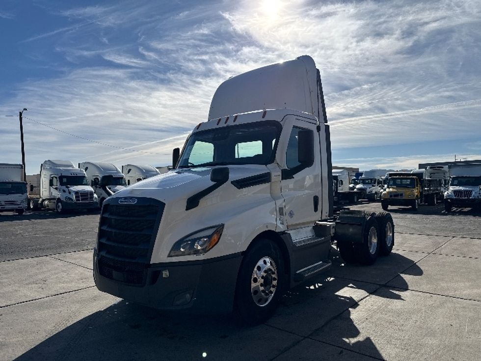 Day Cab Tractor-Heavy Duty Tractors-Freightliner-2022-T12664ST-Phoenix-AZ-388,035\n\t\tmiles-$ 67,000 - Image 3
