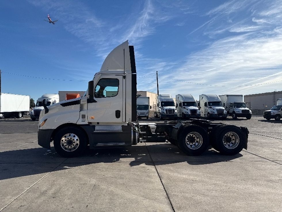 Day Cab Tractor-Heavy Duty Tractors-Freightliner-2022-T12664ST-Phoenix-AZ-388,035\n\t\tmiles-$ 67,000 - Image 4