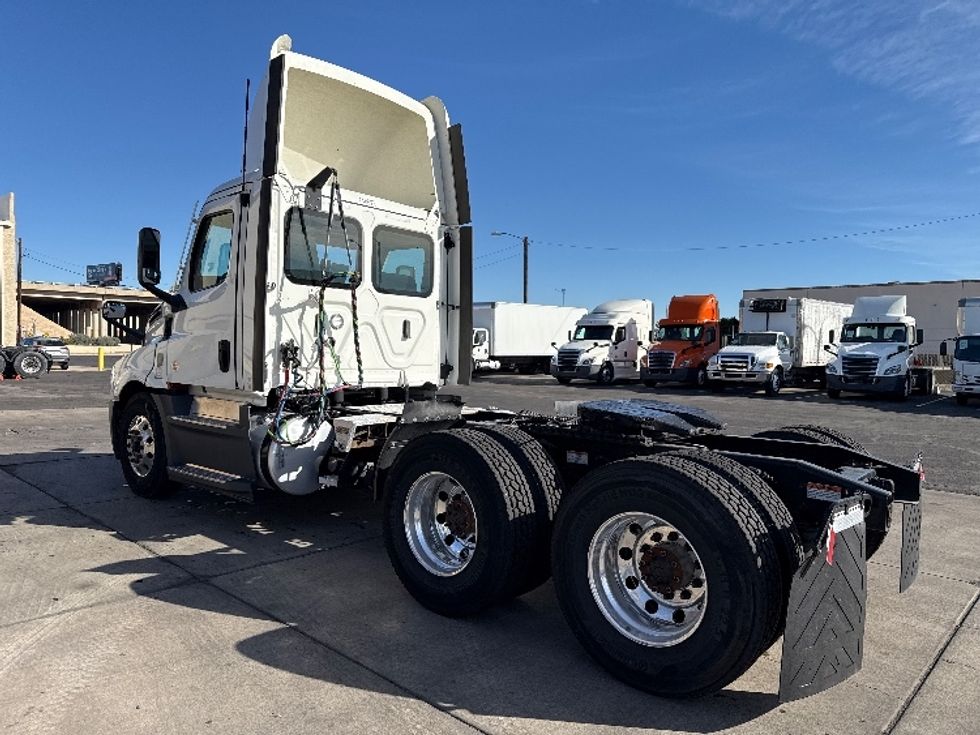 Day Cab Tractor-Heavy Duty Tractors-Freightliner-2022-T12664ST-Phoenix-AZ-388,035\n\t\tmiles-$ 67,000 - Image 5