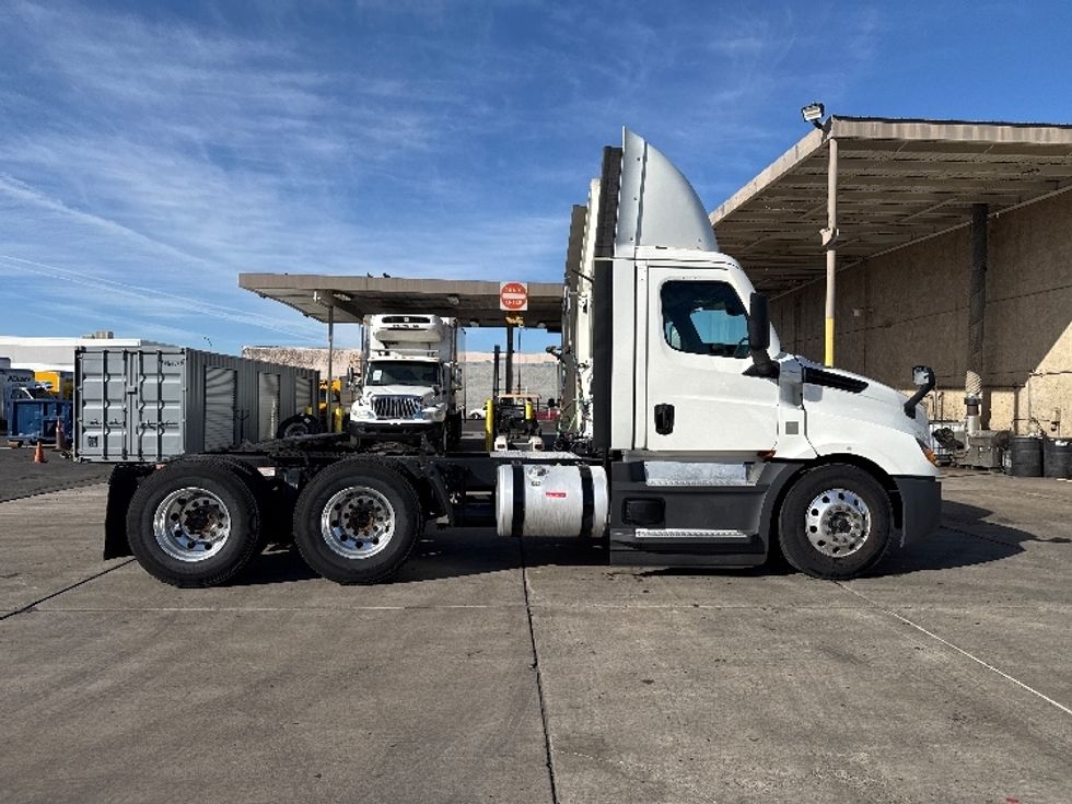 Day Cab Tractor-Heavy Duty Tractors-Freightliner-2022-T12664ST-Phoenix-AZ-388,035\n\t\tmiles-$ 67,000 - Image 8