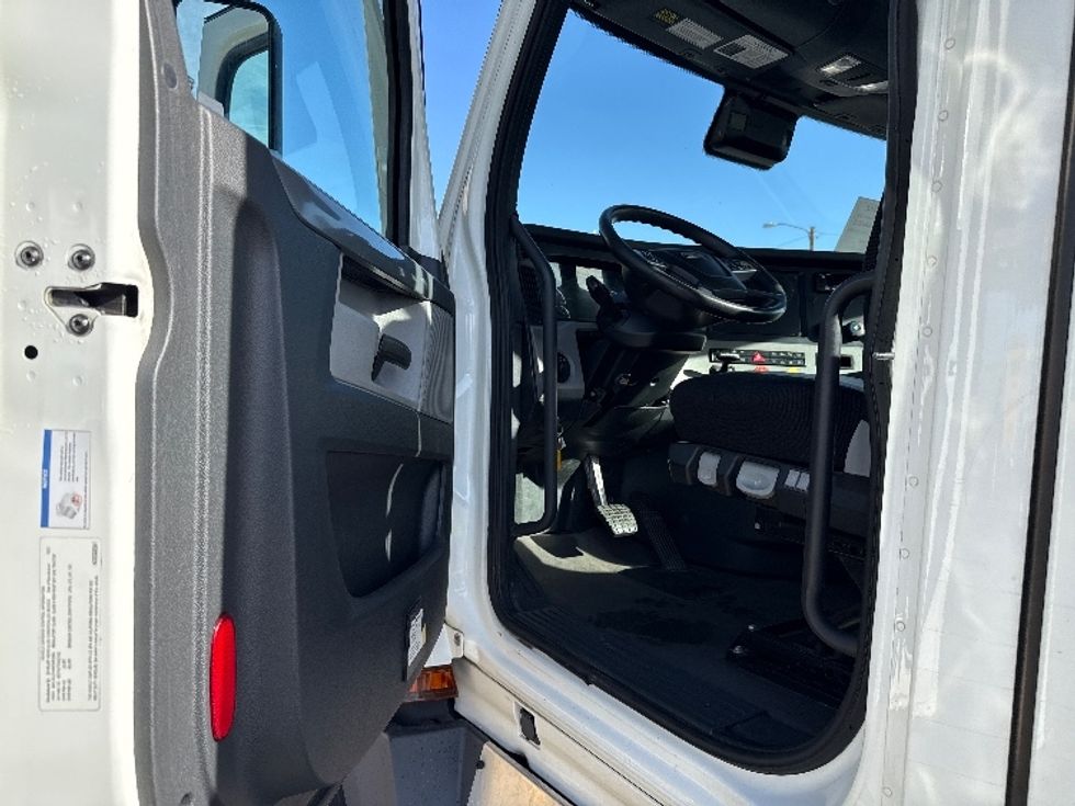 Day Cab Tractor-Heavy Duty Tractors-Freightliner-2022-T12664ST-Phoenix-AZ-388,035\n\t\tmiles-$ 67,000 - Image 9