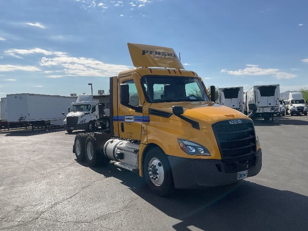 Day Cab Tractor-Heavy Duty Tractors-Freightliner-2022-T12664ST-Phoenix-AZ-532,502\n\t\tmiles-$ 49,250 - Image 1